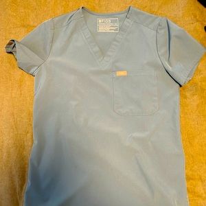 Brand New, NEVER WORN, figs scrubs. Small petite jogger pant. XS top.